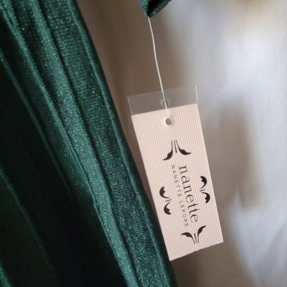 Elegant Green Knit Dress - Picture 9 of 11